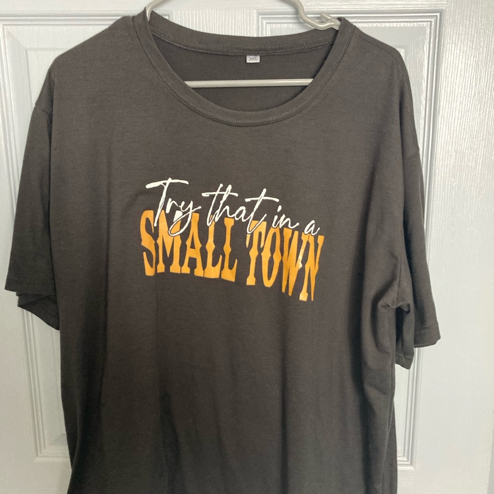 Men’s size 3 XL try that in a small town black T-shirt